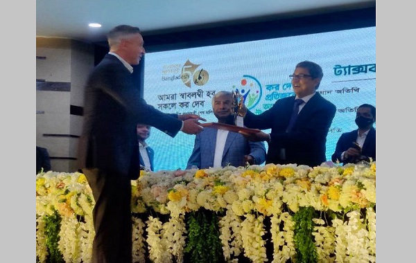 টানা ৬ বার সর্বোচ্চ করদাতার পুরস্কার পেলো গ্রামীণফোন