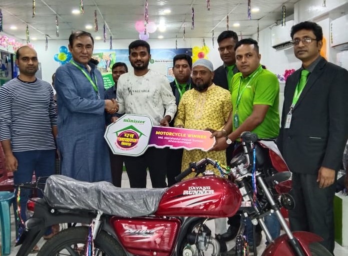 ফ্রিজ কিনে মোটর সাইকেল উপহার পেলেন শৈলকুপার সুমন