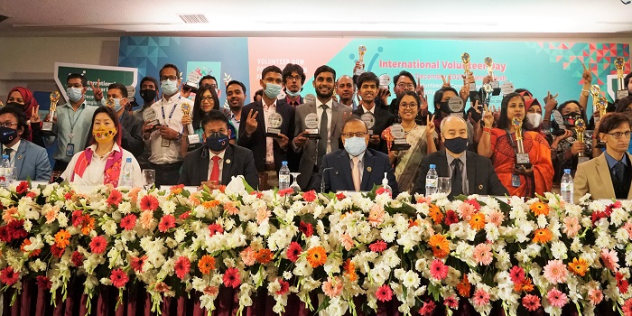 ‘আইভিডি বাংলাদেশ ভলান্টিয়ার অ্যাওয়ার্ড ২০২১’ পেলেন ২০ জন স্বেচ্ছাসেবক