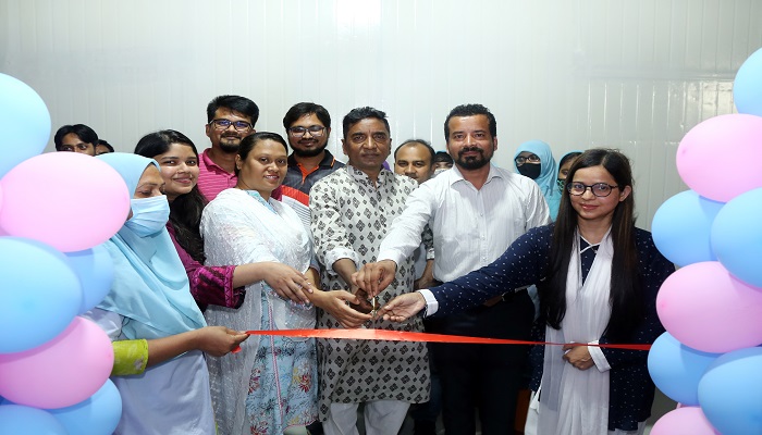 ওয়ালটন নিজস্ব উৎপাদিত স্যানিটারি ন্যাপকিন ভেন্ডিং মেশিন স্থাপন