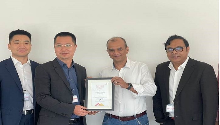টেকনিক্যাল স্ট্র্যাটেজিক পার্টনার হুয়াওয়েকে অ্যাওয়ার্ড দিলো বিকাশ