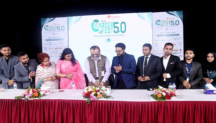 ঢাকা বিশ্ববিদ্যালয়ে ‘ক্যারিয়ার ফেয়ার ৫.০’ -এ অংশ নিল গার্ডিয়ান