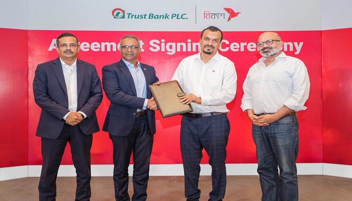 ক্যাশলেস সেবা সমৃদ্ধ করতে চুক্তি করলো ট্রাস্ট ব্যাংক-বিকাশ