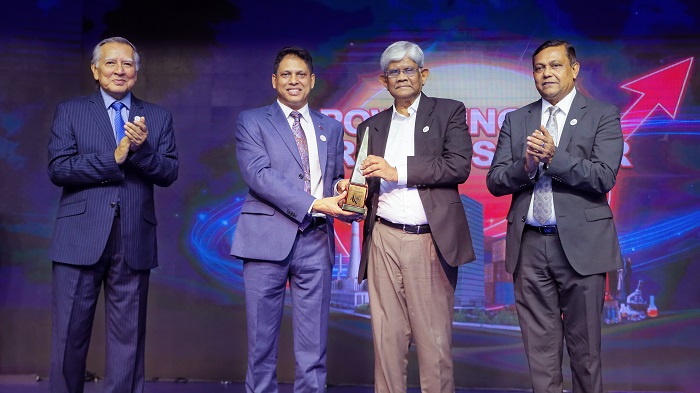 সেরা ব্যবসা প্রতিষ্ঠান হিসেবে ‘ডিএইচএল-ডেইলি স্টার  বিজনেস অ্যাওয়ার্ড’ পেলো ওয়ালটন